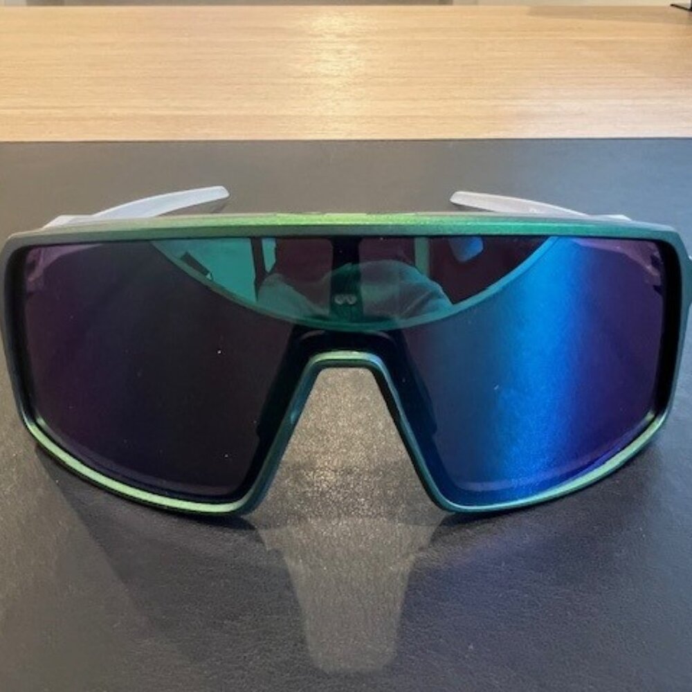 NWOT Oakley Sutro Discover Collection Sunglasses